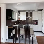 Bright Apartment With Balcony In Paris 20Th