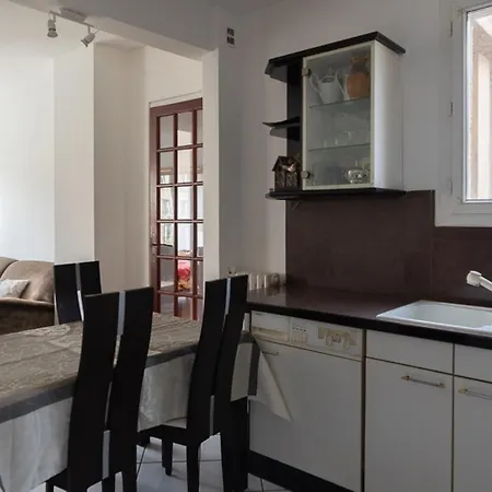 Appartamento Bright With Balcony In 20th *